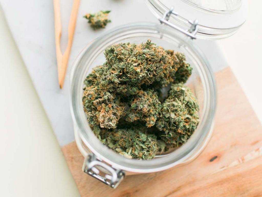 Cannabis strains UK — Indica, Sativa and hybrid flower buds